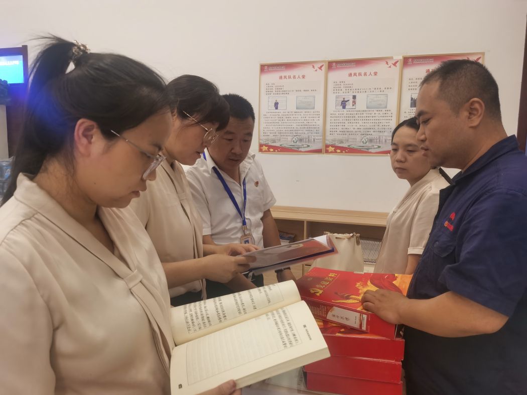 对标进建袁大滩透风队党支部现场  白姣提供.jpg